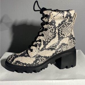 Madden Girl Black and Cream Women's Boots Wize 8 1/2